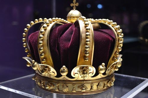 Whose crown ?